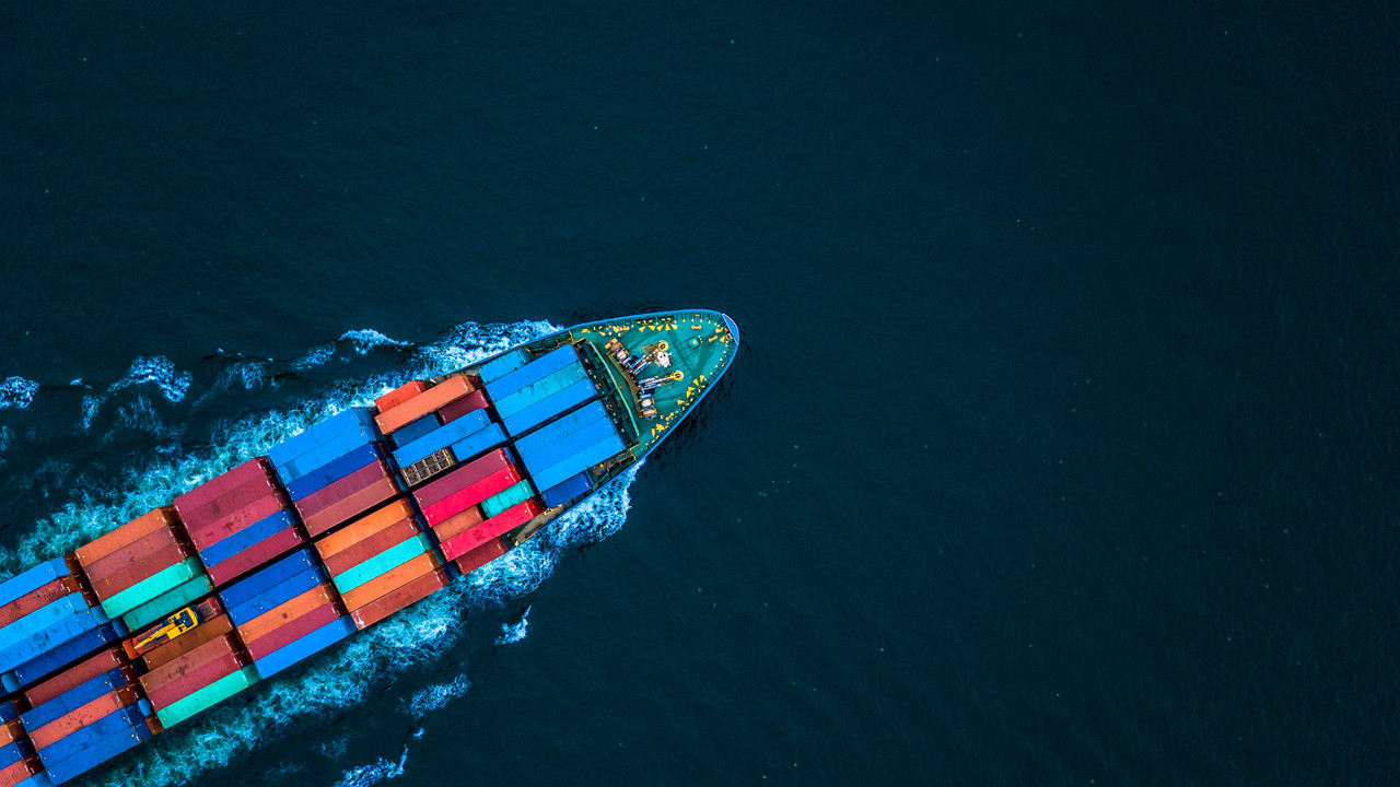 Eski kargo gemileri, yapay zeka için veri merkezine dönüşüyor