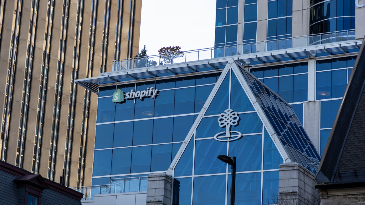 Shopify AI ajanlarının alışverişi tamamlamasına izin veriyor