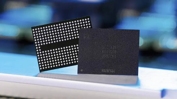 Tam 332 katmanlı: 4,8 Gb/s hıza ulaşan ilk QLC 3D NAND tanıtıldı!