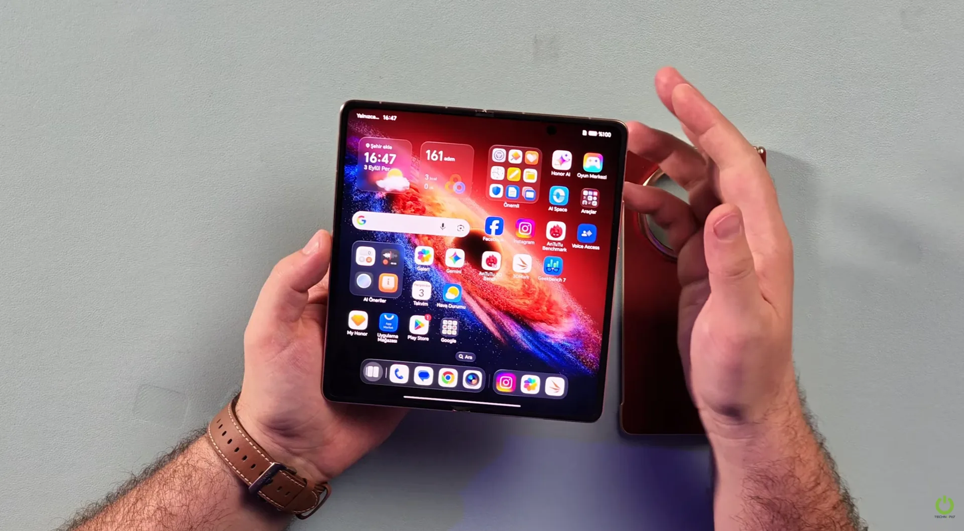 HONOR Magic V6 İncelemesi: İnce, Hafif ve Beklenenden Daha Güçlü