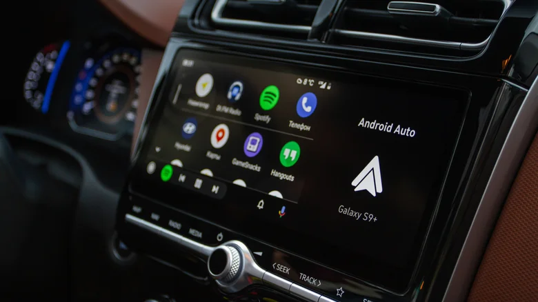 Google Asistan Gidiyor: Android Auto’da Yeni Dönem